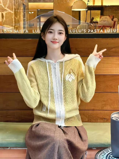 The nearby foot massage parlor is recruiting. Beijing Spring