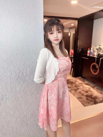 Massaging acupoints by oneself  Beijing He Siyu