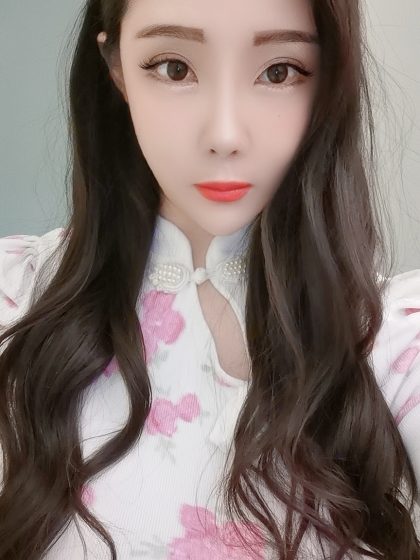 The nearby massage parlor is called Shanghai Xia Ma'er.